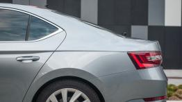 Skoda Superb 1.4 TSI 150 KM - galeria redakcyjna - lewe tylne nadkole