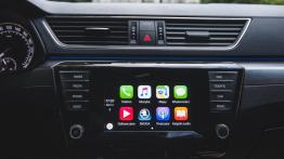 Skoda Superb Combi 2.0 TDI 190 KM - galeria redakcyjna - konsola środkowa