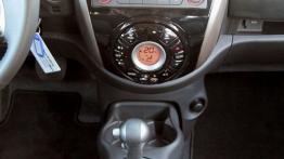 Nissan Micra IV Facelifting - galeria redakcyjna - konsola środkowa