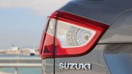 Suzuki SX4 II - galeria redakcyjna - lewy tylny reflektor - wyłączony