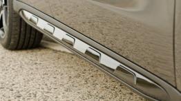 Mercedes GLA - galeria redakcyjna - prawy próg boczny