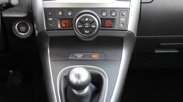 Toyota Verso Minivan Facelifting 2.0 D-4D 124KM - galeria redakcyjna - panel sterowania wentylacją i