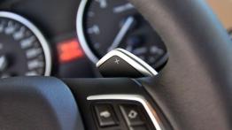 BMW X1 Facelifting - galeria redakcyjna - manetka zmiany biegów pod kierownicą