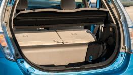 Nissan Leaf Hatchback 5d Elektryczny 109KM - galeria redakcyjna - tylna kanapa złożona, widok z baga