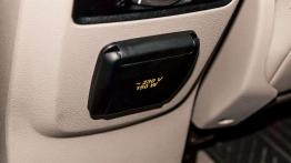 Ford Grand C-Max (2016) - galeria redakcyjna - tunel ?rodkowy z ty?u