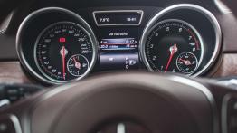 Mercedes na torze w Bednarach - prezentacja dynamiczna