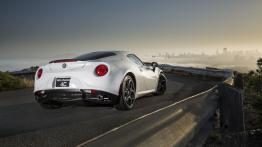 Alfa Romeo 4C (2015) - wersja amerykańska - widok z tyłu