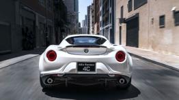 Alfa Romeo 4C (2015) - wersja amerykańska - widok z tyłu