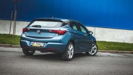 Opel Astra K - dobra, choć nie luksusowa - widok z tyłu