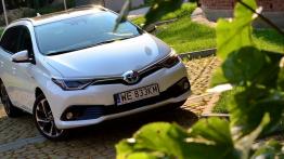 Toyota Auris II Touring Sports Facelifting 1.8 Hybrid 136 KM - galeria redakcyjna - widok z przodu