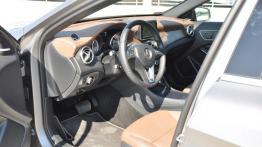 Mercedes GLA 250 4Matic 211 KM - galeria redakcyjna - widok ogólny wnętrza z przodu