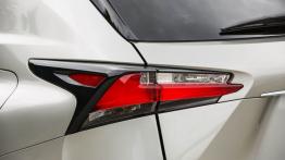 Lexus NX 200t (2015) - wersja amerykańska - lewy tylny reflektor - wyłączony