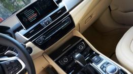 BMW Seria 2 Active Tourer 218d 150KM - galeria redakcyjna - konsola środkowa