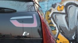 BMW i3 170KM - galeria redakcyjna - prawy tylny reflektor - włączony
