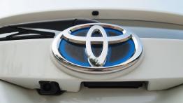 Toyota Auris II Hatchback 5d 1.8 HSD 136KM - galeria redakcyjna - tył - inne ujęcie