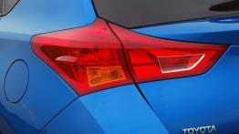 Toyota Auris II Hatchback 5d Valvematic 130 132KM - galeria redakcyjna - lewy tylny reflektor - wyłą