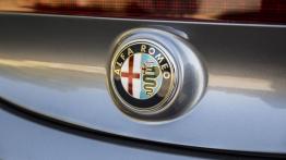 Alfa Romeo 4C (2015) - wersja amerykańska - emblemat