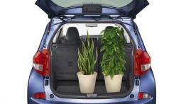 Subaru Trezia - tył - bagażnik otwarty