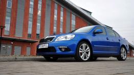 Skoda Octavia RS z zewnątrz - lewy bok