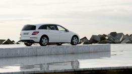 Mercedes klasy R 2011 - wersja przedłużona - widok z tyłu