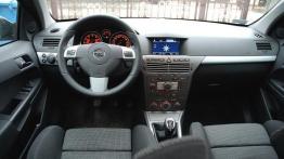 Opel Astra III 1.8 140KM OPC Line - galeria redakcyjna - pełny panel przedni
