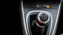 Toyota Verso Facelifting 1.6 D-4D - galeria redakcyjna - dźwignia zmiany biegów