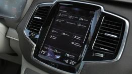 Volvo XC90 II 2.0 D5 225 KM - galeria redakcyjna - ekran systemu multimedialnego