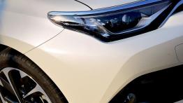 Toyota Auris II Touring Sports Facelifting 1.8 Hybrid 136 KM - galeria redakcyjna - prawy przedni re