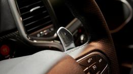 Jeep Grand Cherokee Facelifting SRT8 - galeria redakcyjna - manetka zmiany biegów pod kierownicą