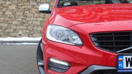 Volvo S60 II Facelifting 2.0 181KM - galeria redakcyjna - prawy przedni reflektor - włączony