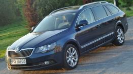 Skoda Superb II Kombi Facelifting - galeria redakcyjna - lewy bok