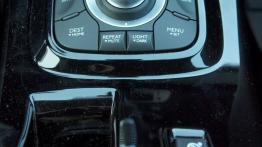 Renault Megane III Hatchback Facelifting 1.2 TCe 115KM - galeria redakcyjna - tunel środkowy między 