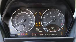 BMW Seria 1 F21 Hatchback 3d 114i 102KM - galeria redakcyjna - zestaw wskaźników