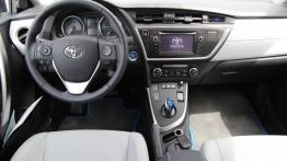Toyota Auris II Touring Sports - galeria redakcyjna - pełny panel przedni