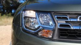 Dacia Duster Facelifting - galeria redakcyjna - prawy przedni reflektor - włączony