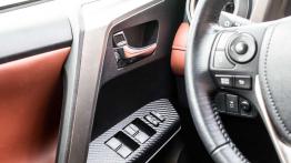 Toyota RAV4 2.0 Valvematic 152 KM - galeria redakcyjna - sterowanie w drzwiach