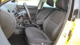 Skoda Fabia III Hatchback 1.0 MPI - galeria redakcyjna - widok ogólny wnętrza z przodu