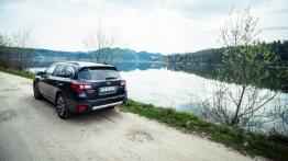 Subaru Outback V 2.5i 175KM - galeria redakcyjna - widok z tyłu
