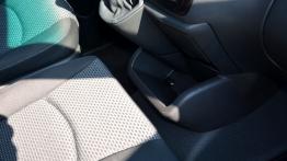 Mercedes Vito W639 Furgon Facelifting 110 CDI 95KM - galeria redakcyjna 3 - konsola środkowa