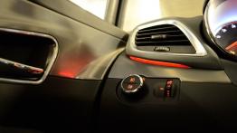 Opel Mokka SUV 1.4 Turbo Ecotec 140KM - galeria redakcyjna - inny element wnętrza z przodu