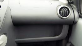 Peugeot 107 Hatchback 5d Facelifting 2012 1.0 VTI 68KM - galeria redakcyjna - deska rozdzielcza
