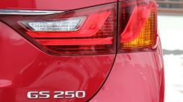 Lexus GS IV Sedan 250 209KM - galeria redakcyjna - prawy tylny reflektor - włączony
