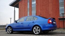 Skoda Octavia RS z zewnątrz - lewy bok