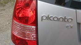Kia Picanto 1.1 EX - lewy tylny reflektor - włączony