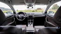Skoda Superb Laurin & Klement 2.0 TDI 150 KM - galeria redakcyjna - pełny panel przedni