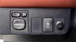 Toyota RAV4 2.0 Valvematic 152 KM - galeria redakcyjna - panel sterowania lusterkami