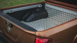 Nissan Navara (2016) - galeria redakcyjna - tył - inne ujęcie