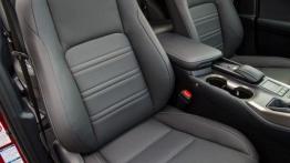 Lexus NX 300h (2015) - wersja amerykańska - fotel pasażera, widok z przodu