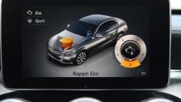 Mercedes Klasa C W205 Sedan - galeria redakcyjna - ekran systemu multimedialnego