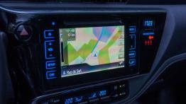 Toyota Auris II Facelifting - galeria redakcyjna - konsola środkowa